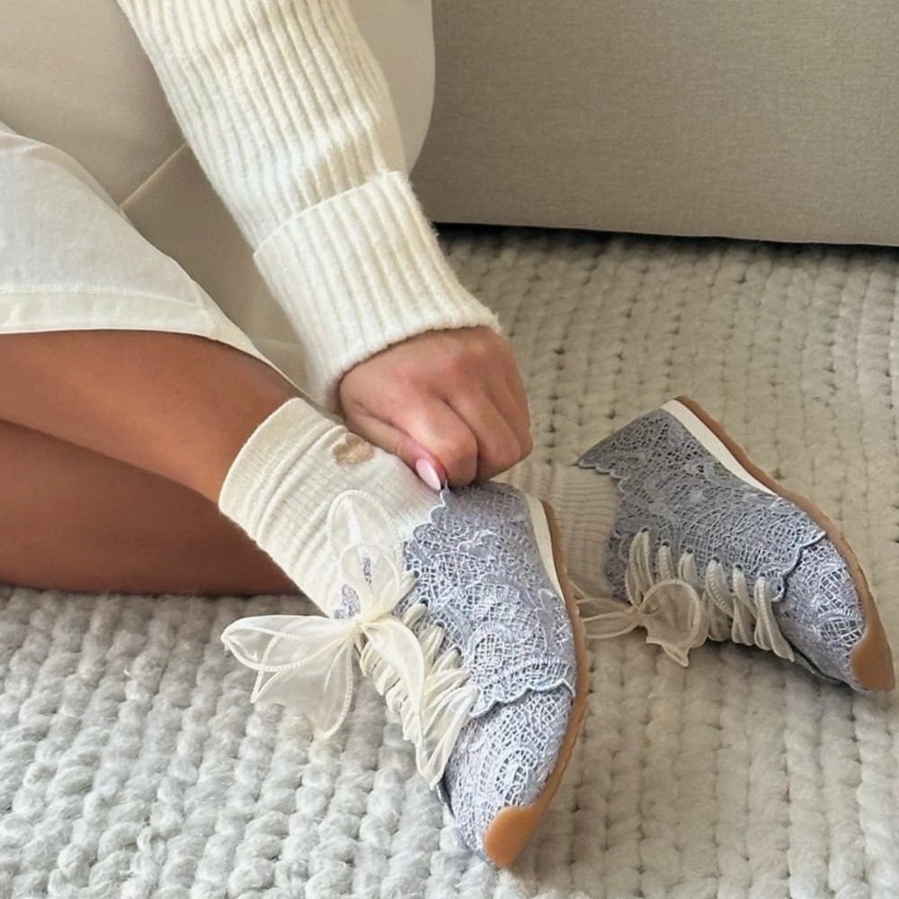 NWT DOLCE VITA Dayana Sneakers, Dusty Blue Lace, size 6